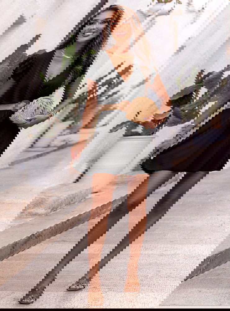 Czarna sukienka z przekładanym...