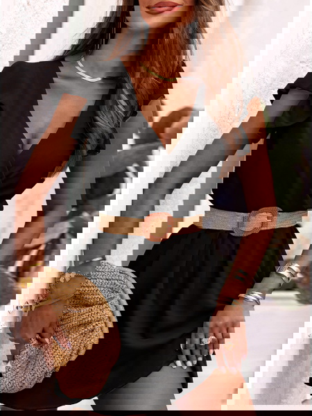 Czarna sukienka z... 2