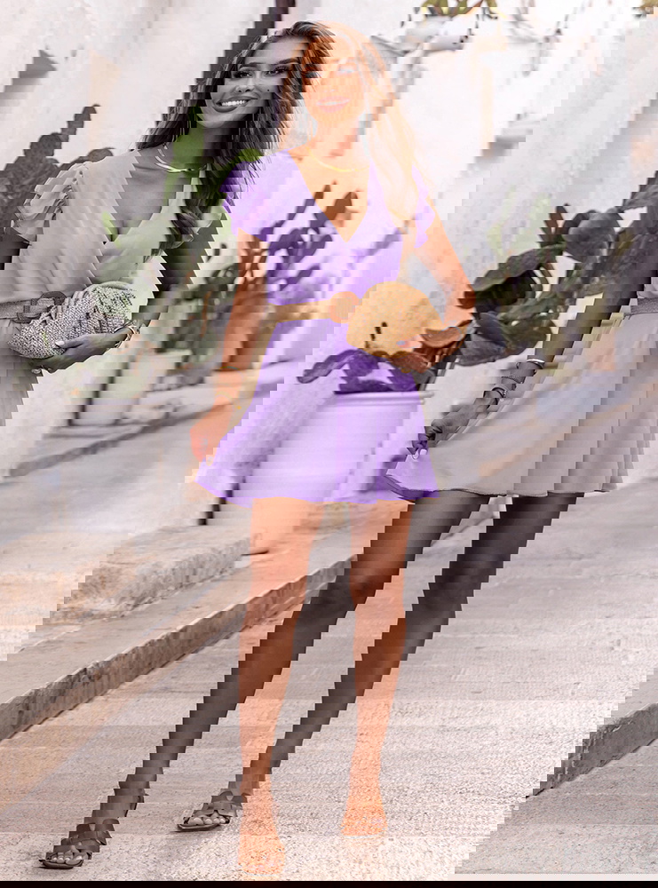 Liliowa sukienka z przekładanym...