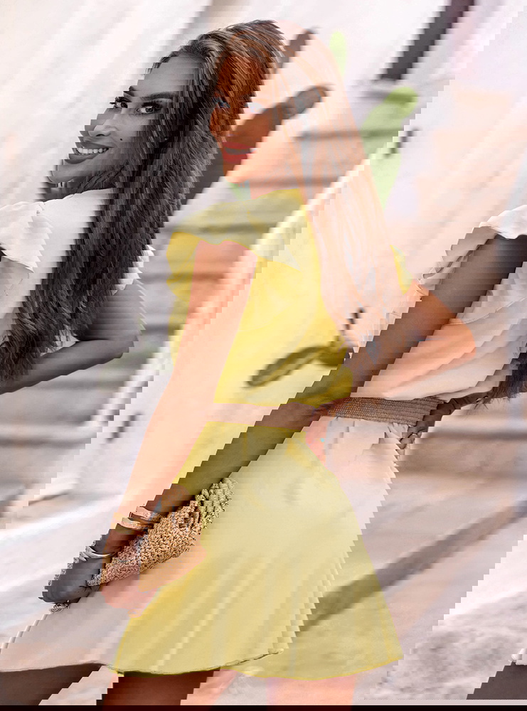 Sukienka z przekładanym dekoltem...