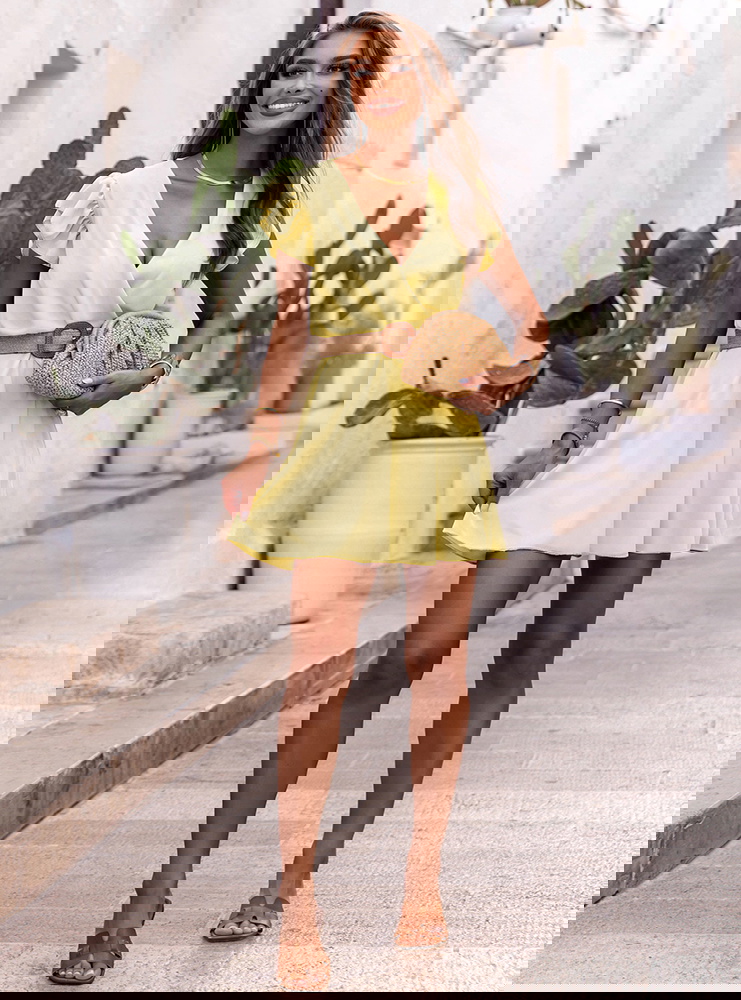 Sukienka z przekładanym dekoltem...