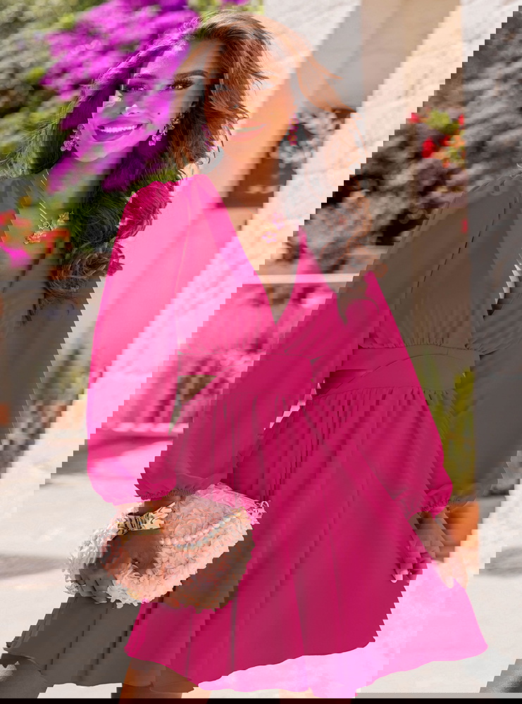 Sukienka rozkloszowana z wycięciem...