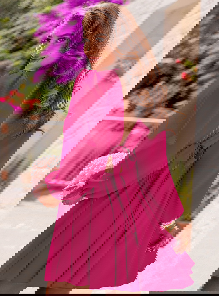 Sukienka rozkloszowana z wycięciem...