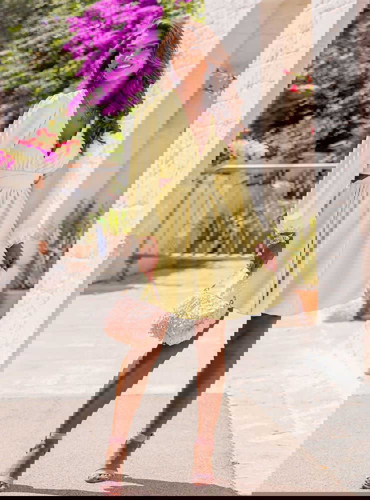 Sukienka rozkloszowana z wycięciem...