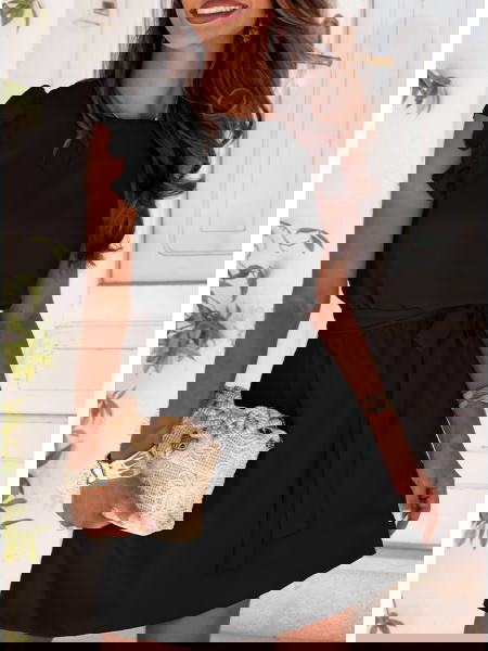 Czarna sukienka z wiązaniem... 2