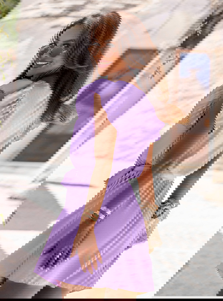 Liliowa sukienka z wiązaniem w talii...