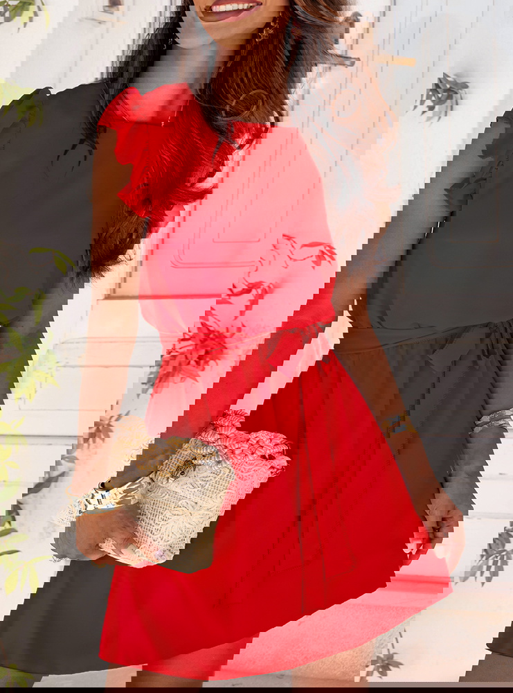 Malinowa sukienka z wiązaniem w talii...