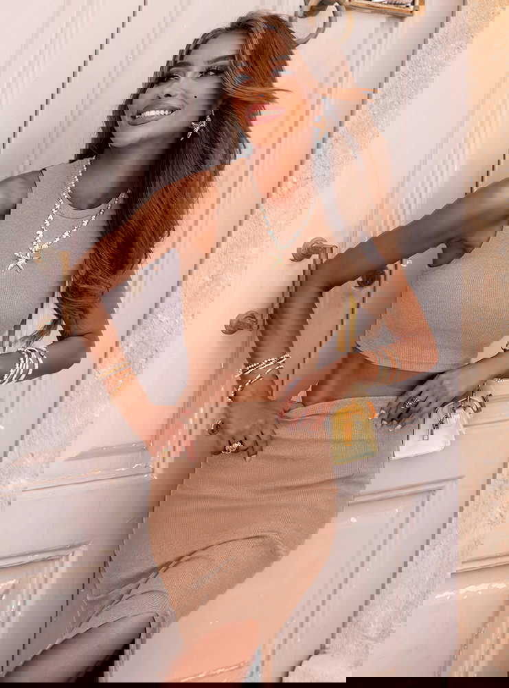 Beżowy prążkowany komplet top i...