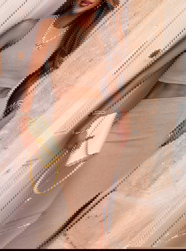 Beżowy prążkowany komplet top i...