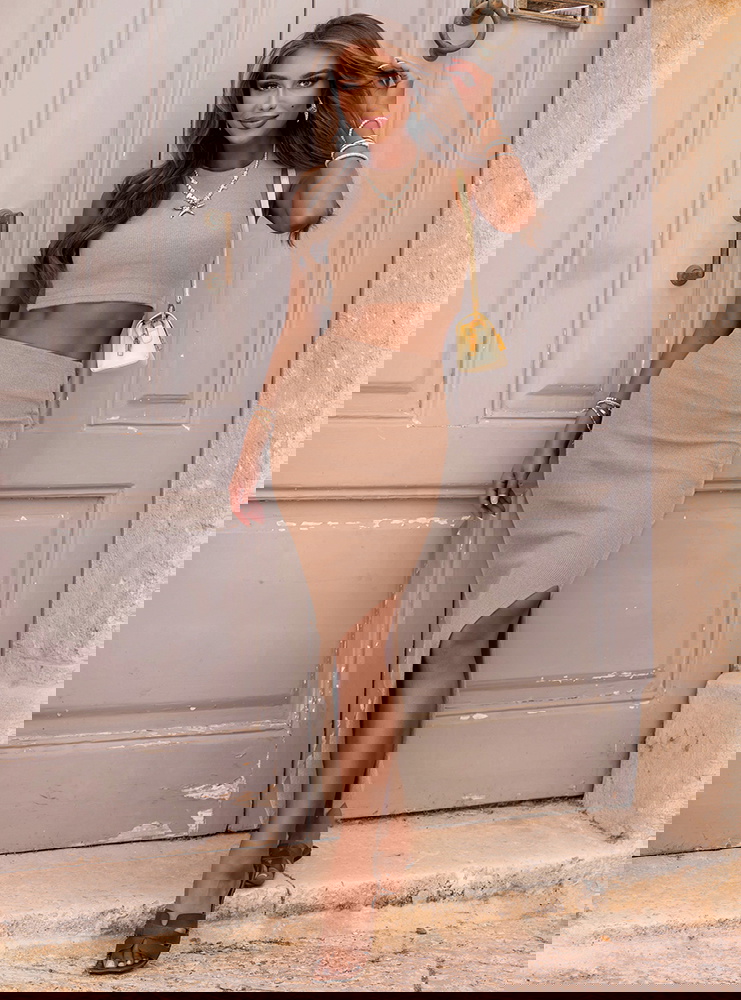 Beżowy prążkowany komplet top i...