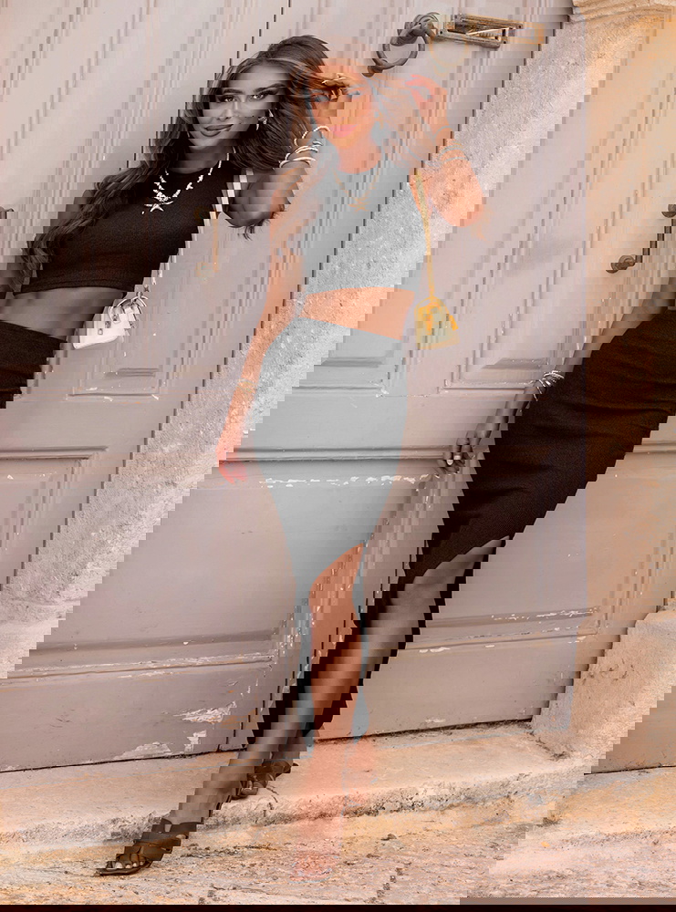 Czarny prążkowany komplet top i...