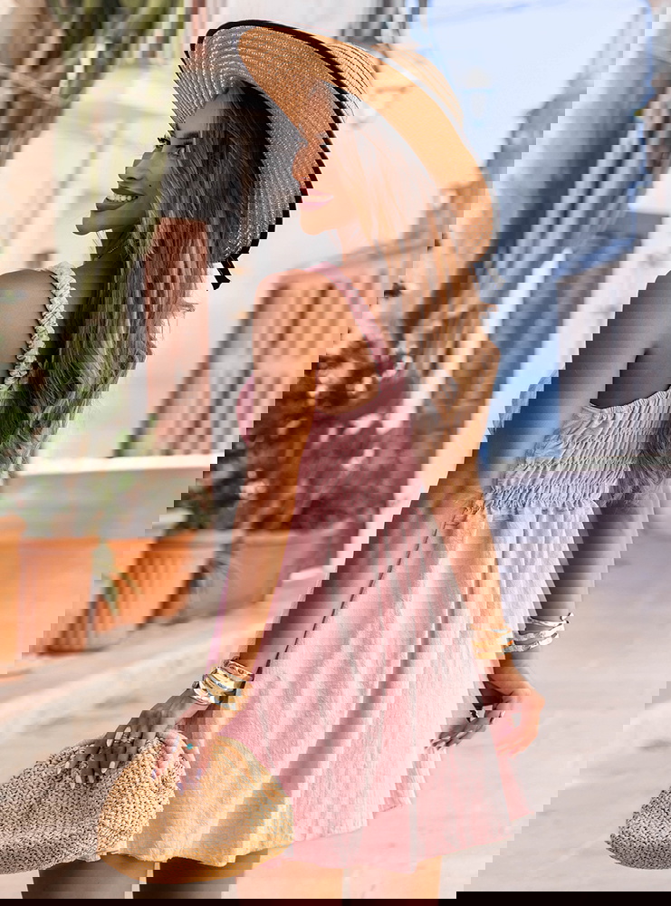 Pudrowa rozkloszowana sukienka na...