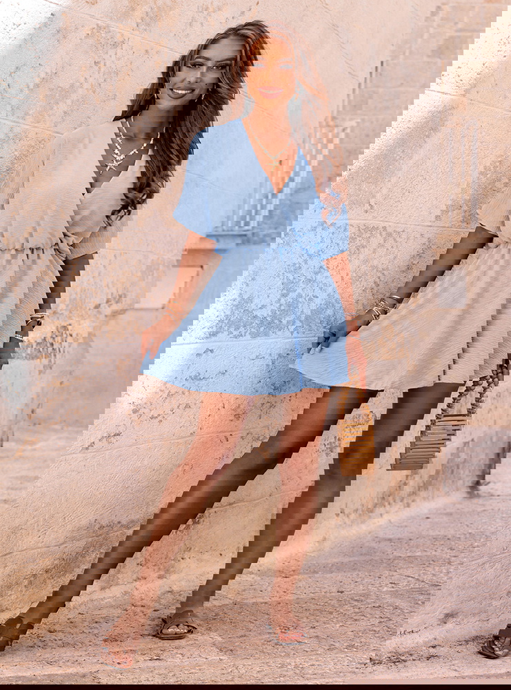 Błękitny kombinezon jak sukienka z...