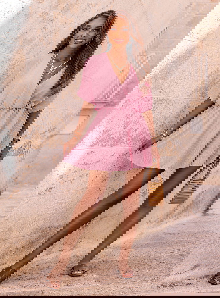 Pudrowy kombinezon jak sukienka z...