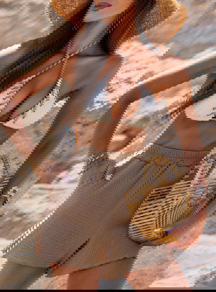 Luźne spodenki z kieszeniami...