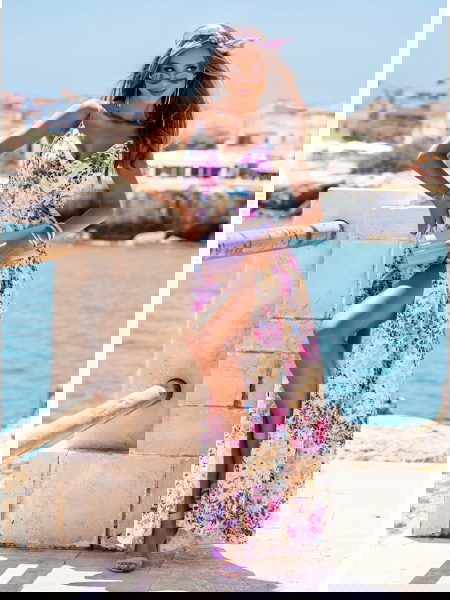 Długa wzorzysta sukienka na... 2