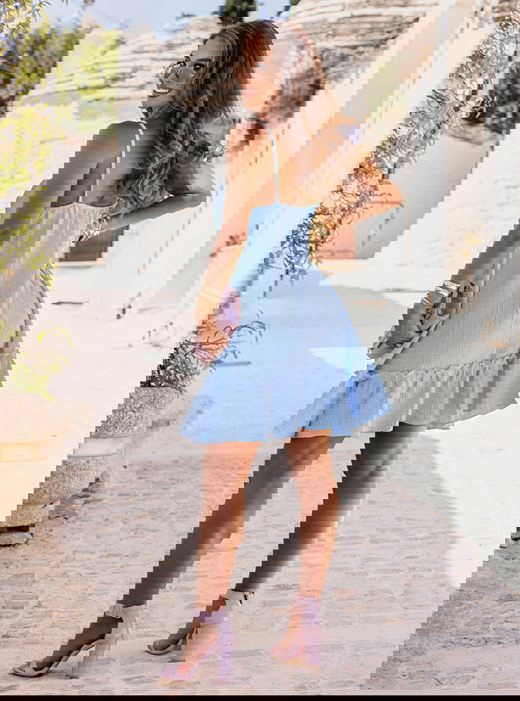 Błękitna rozkloszowana sukienka mini...