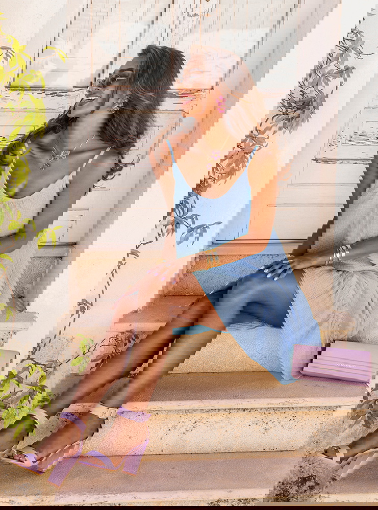 Błękitna rozkloszowana sukienka mini...