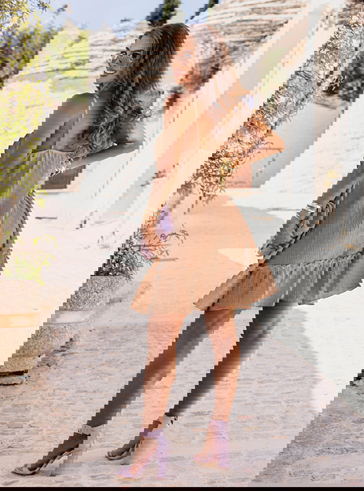 Rozkloszowana sukienka mini na...