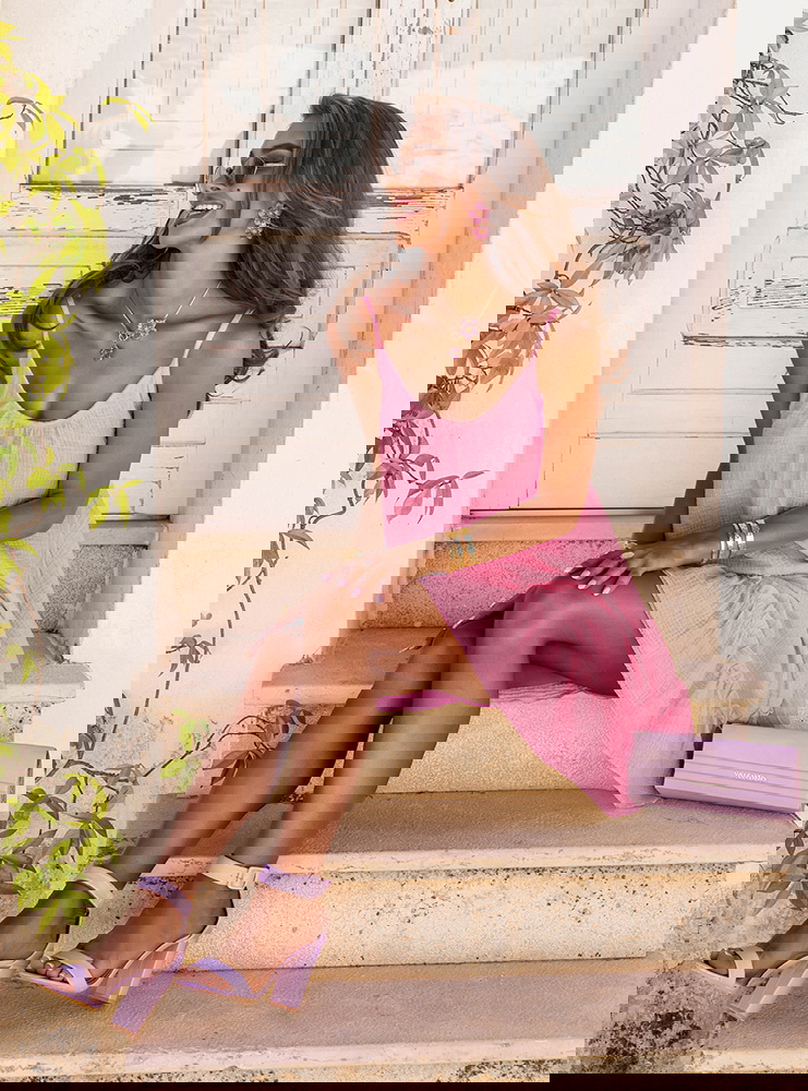 Różowa rozkloszowana sukienka mini na...