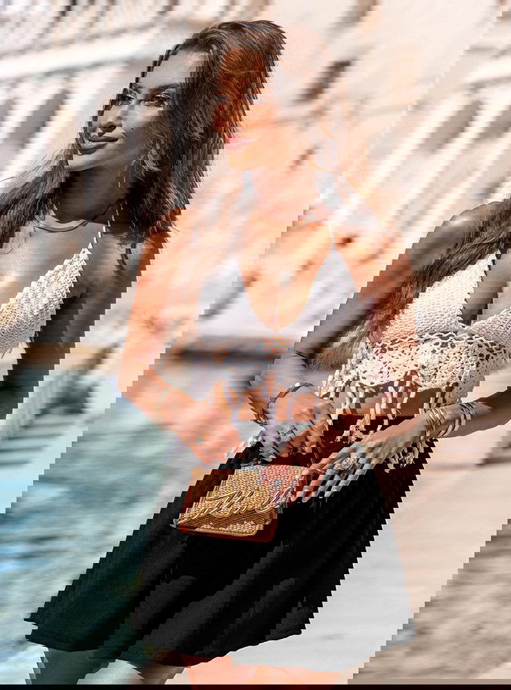 Czarne prążkowane spodenki z gumką w...