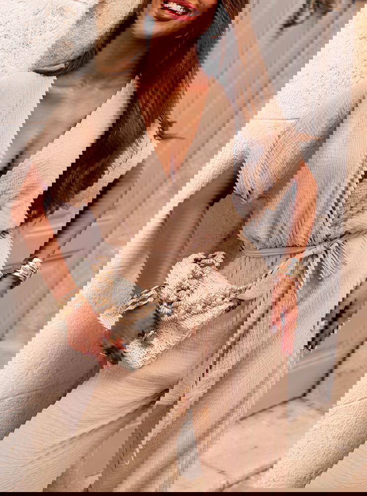 Beżowy kombinezon z długimi nogawkami...