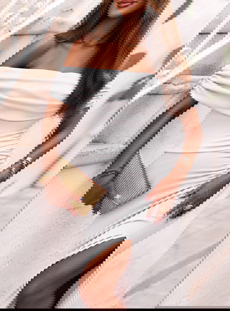 Biała długa dopasowana sukienka z...