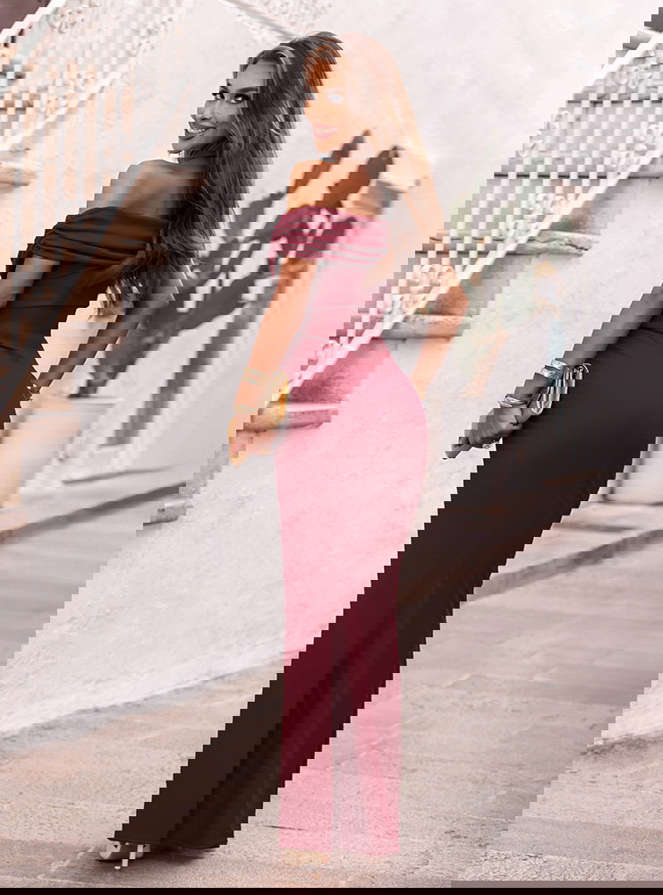 Bordowa długa dopasowana sukienka z...