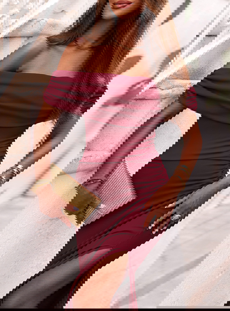 Bordowa długa dopasowana sukienka z...