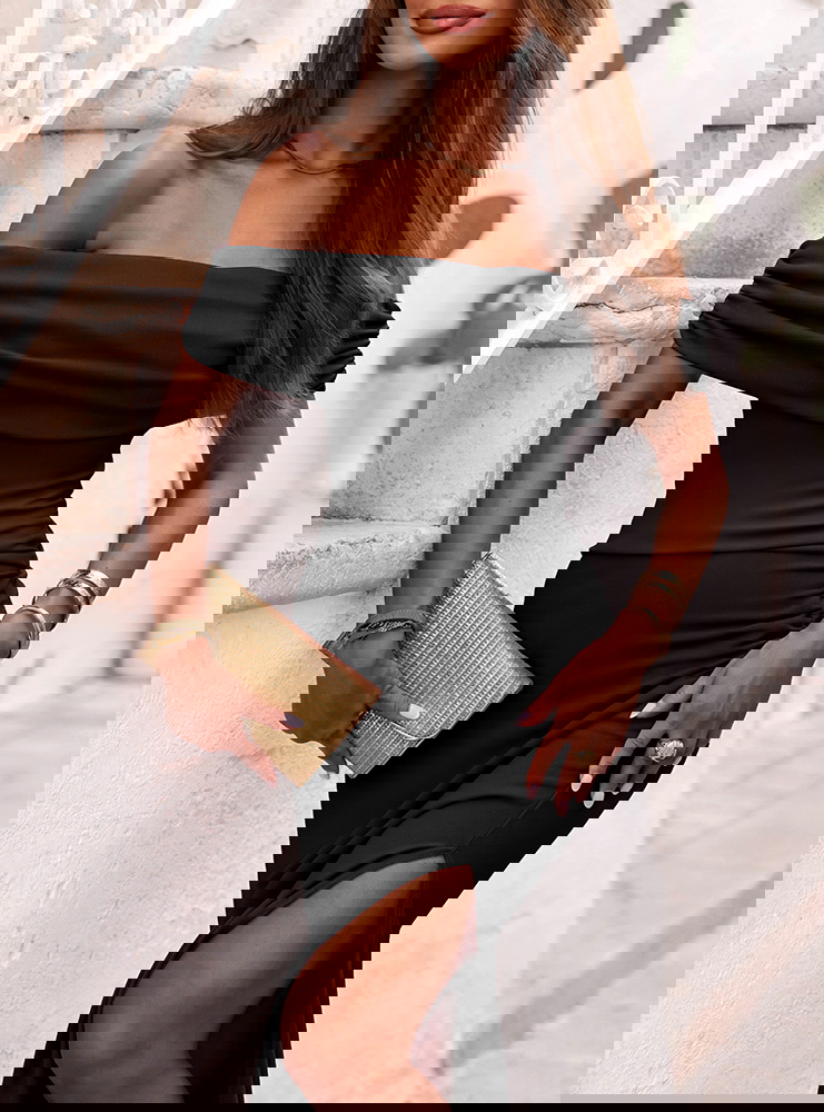 Czarna długa dopasowana sukienka z...