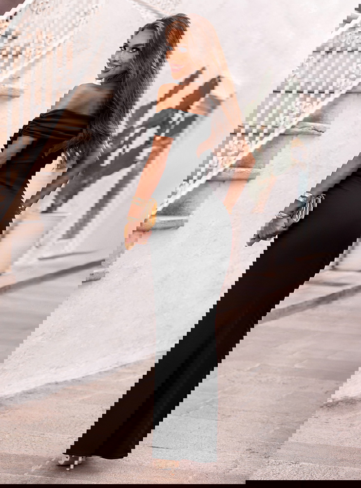 Czarna długa dopasowana sukienka z...