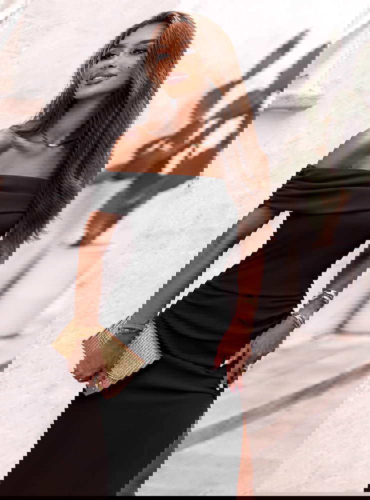 Czarna długa dopasowana sukienka z...