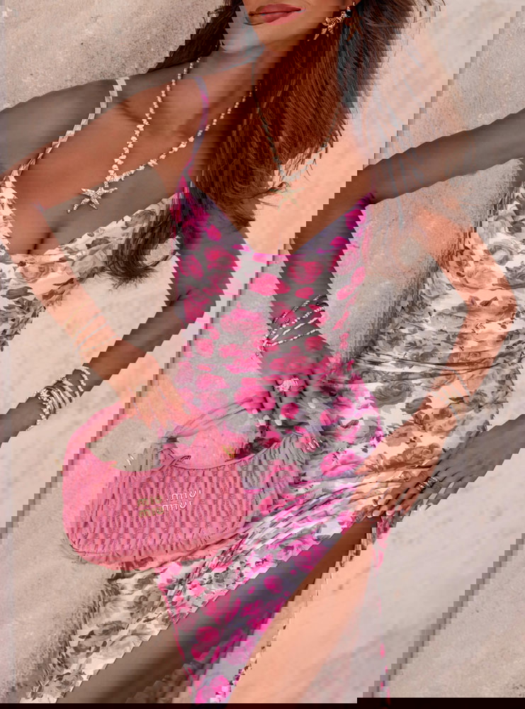 Wzorzysta dopasowana sukienka na...