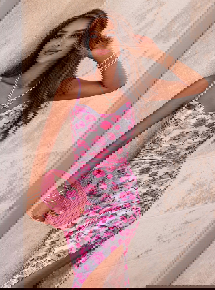 Wzorzysta dopasowana sukienka na...