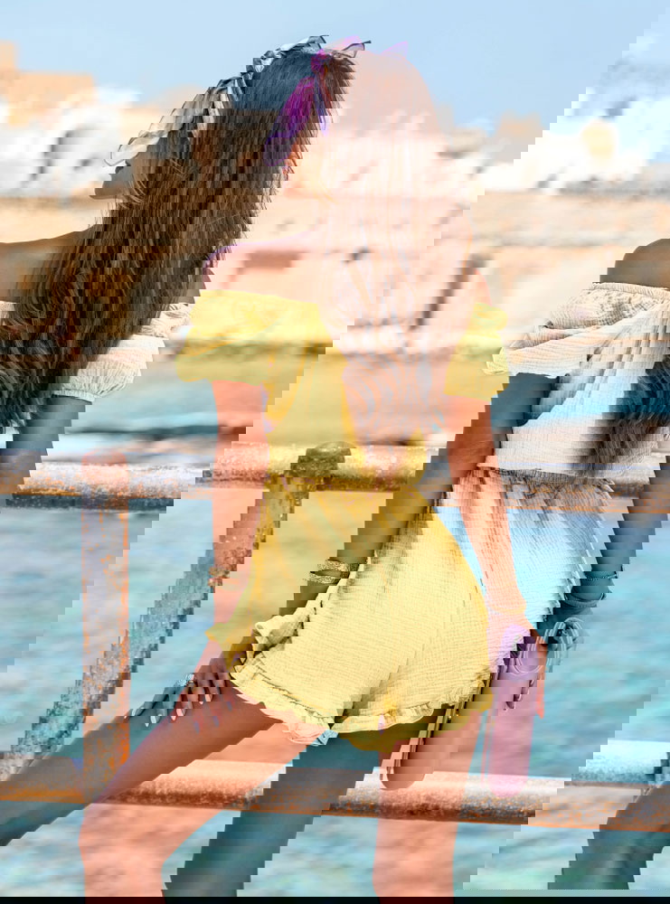 Muślinowy kombinezon z gumką w talii...