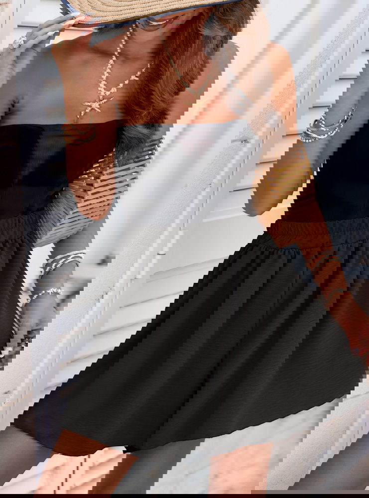 Czarne spodenki jak spódniczka Liduina