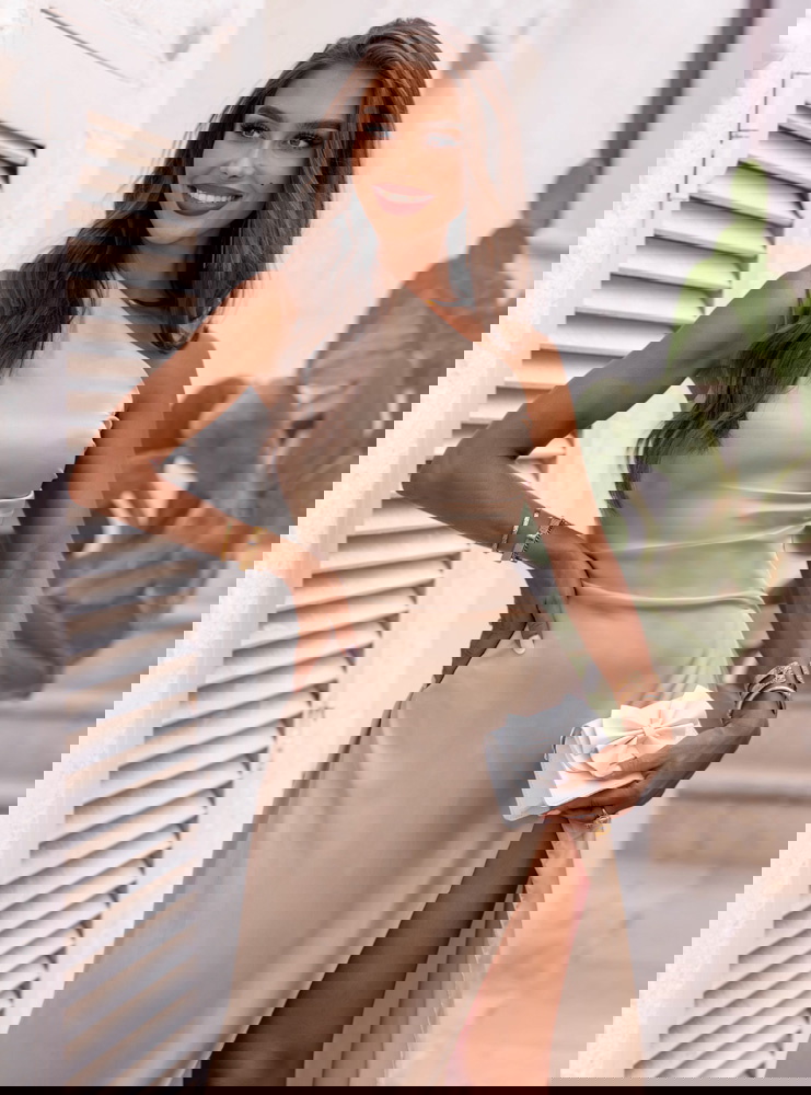 Beżowa satynowa długa sukienka na...