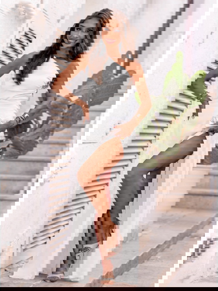 Biała satynowa sukienka na... 2