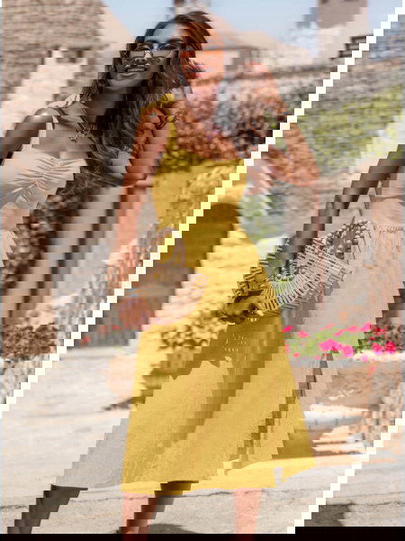 Sukienka midi z rozcięciem...