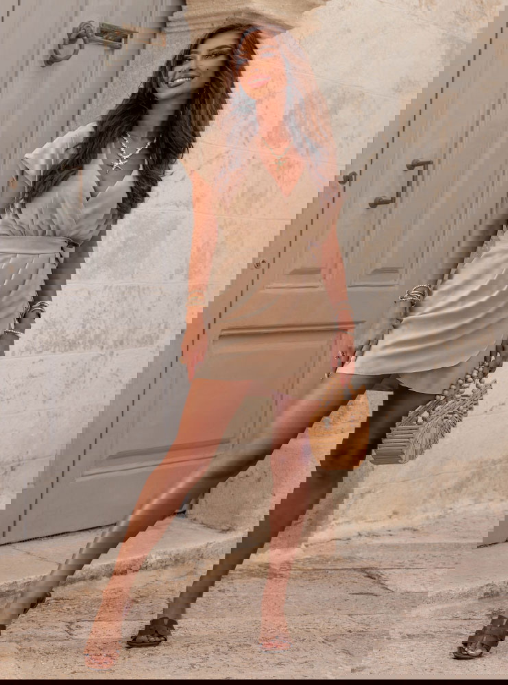 Beżowa sukienka mini przekładana Shabba