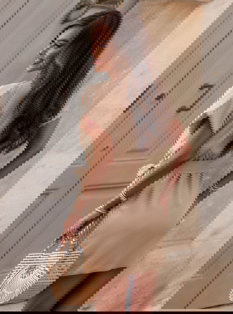 Beżowa sukienka mini przekładana Shabba