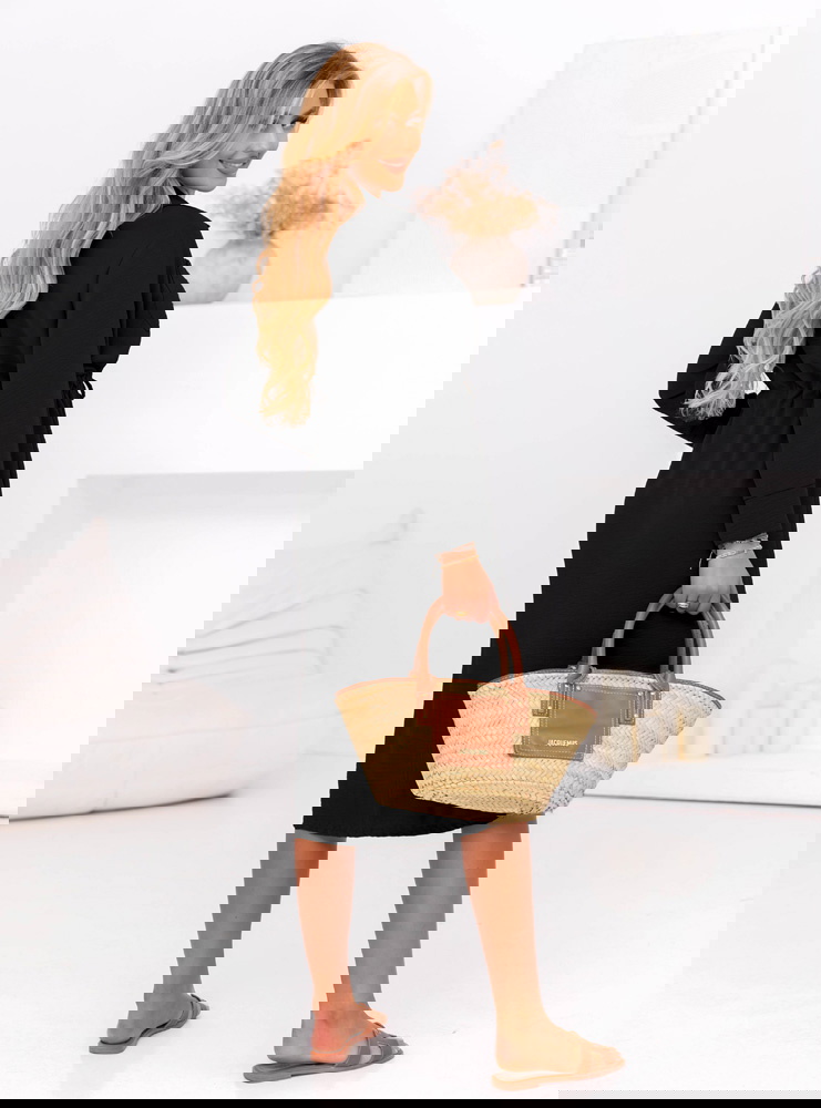 Czarna sukienka midi zapinana na...