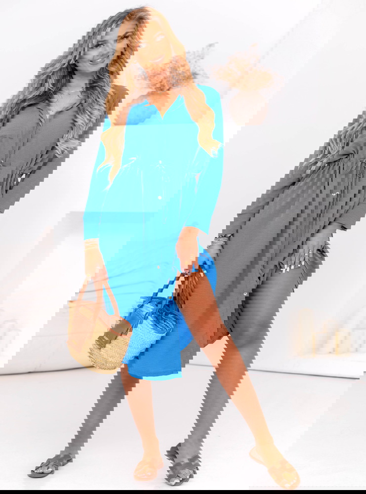 Błękitna sukienka midi zapinana na...