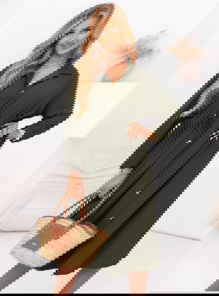 Sukienka midi zapinana na guziki...