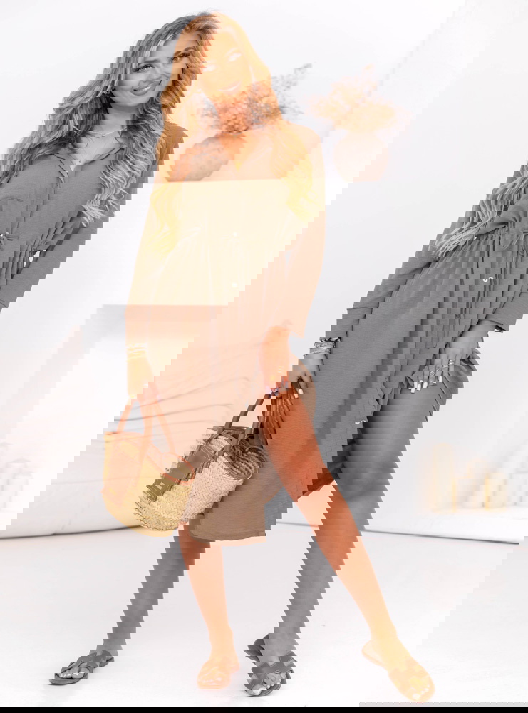 Sukienka midi zapinana na guziki...