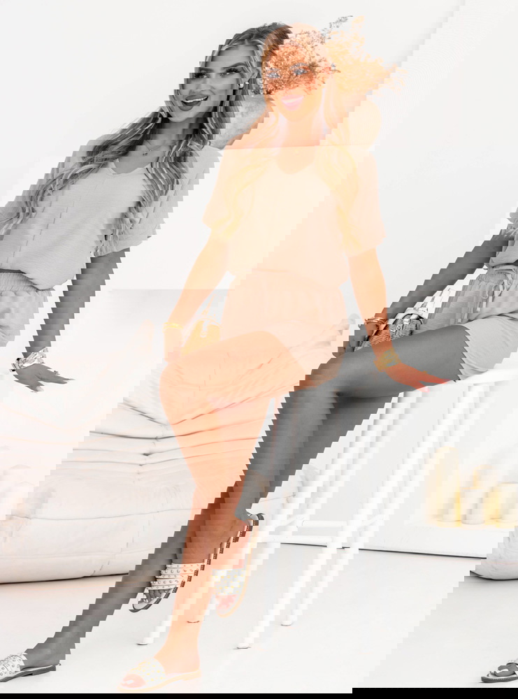 Beżowy komplet bluzka + spodenki...