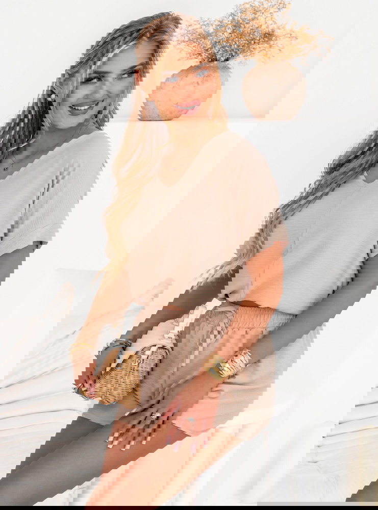 Beżowy komplet bluzka + spodenki...