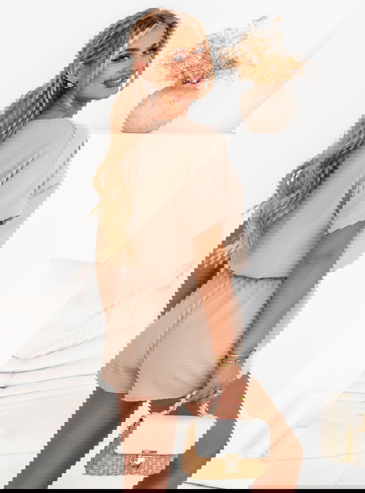 Beżowy komplet bluzka + spodenki...