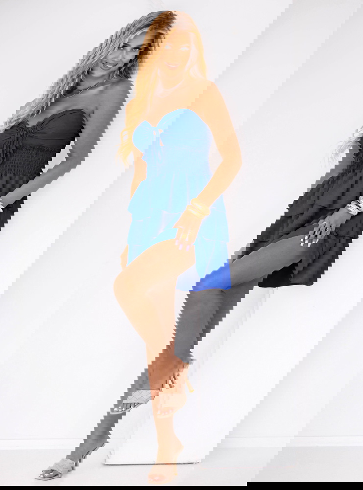 Chabrowa sukienka mini z falbanami...