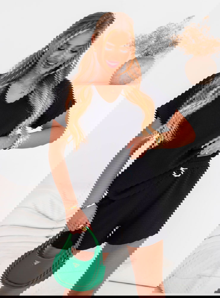 Czarny komplet koszulka i spodenki...